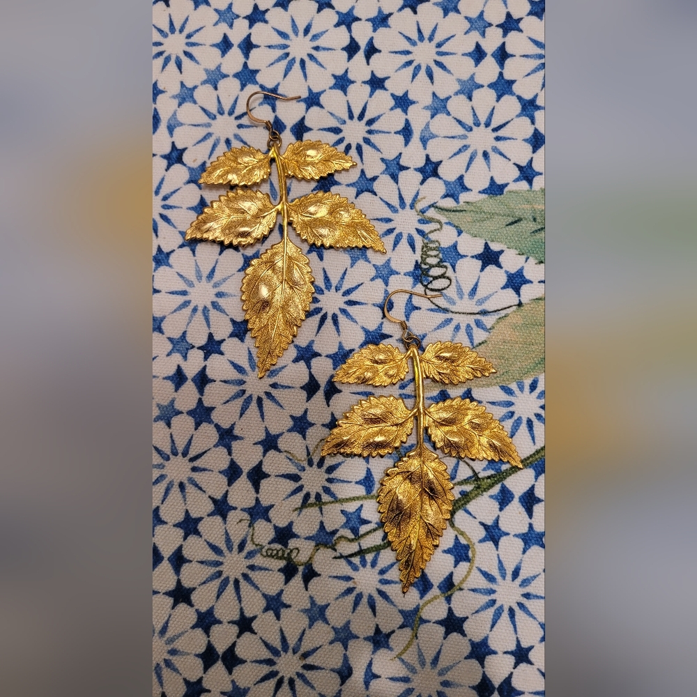 Mona Assemi bella earrings